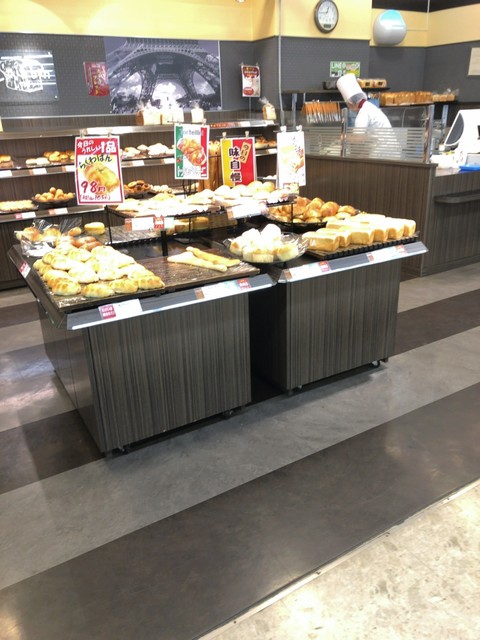 レフボン 湯の川店 - 函館アリーナ前（パン）の写真