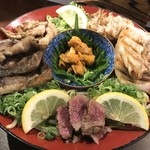 徳田酒店 御肉 - お肉の徳田盛り(炙りもん・牛・豚・鶏・ホルモン・生うに) ハーフ 1480円(税抜)