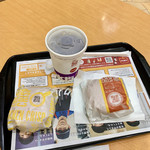 マクドナルド - エグチ(¥200)チキンクリスプ(¥100)
      アイスコーヒーM(¥150→¥130) 計¥430
      エグチとチキンクリスプはマクドでは最もCPが高くお得な商品だと思っていた。これは今で変わっていない。