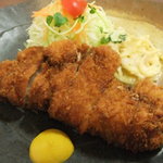 Yada katsu - 【一日5食限定】六白黒豚ロースです！たれは味噌とオリジナルソースの2種類で楽しんで頂けます！