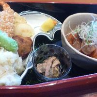 鮨と和の食　清吉 - 天ぷら、アラ煮、数種類の魚の肝和え 