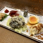 Renge - タパス盛合せ5種：中華な味玉子 白トリュフ塩で、地はまぐりのフリット、冷たいビーフン 二日目、上海ソーセージ 洋梨のチリソース、大人のポテサラ