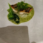 シェ・イノ - (2019年7月　訪問)魚料理：魚は何だったかな？失念したけど鱸だったかと。あっさりしたソースで、とても食べやすい印象を受けました。