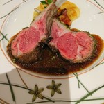 シェ・イノ - (2019年7月　訪問)肉料理：子羊のグリル。全く臭みは無くも濃厚なラムの香りが美味しかったです。