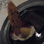 ル･クール - デセール／チョコレートのテリーヌ、バニラアイスクリーム添え