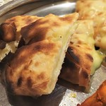 ナマステ ガネーシャマハル - チーズナン