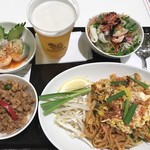 ジャスミンタイ エクスプレス  - タッパイセット(タッパイ,ガパオライス,生春巻き)とビールセット(シンハービール,好きなサラダを選択)