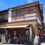 うなぎ 桜家 - 横で待ってる人々