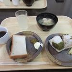 ホテルなはり　レストラン - 私もおにぎりとトーストと言った和洋折中の朝食をただきました。