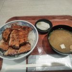 Maruya - 宮城野豚丼（みそ汁・お新香付き）