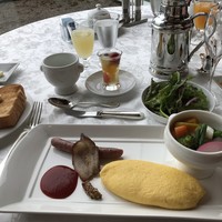 ギリガンズ アイランド - 卵料理＋ベーコン＆ソーセージ、パン
                    野菜ジュース、サラダ、ヨーグル、フルーツ