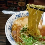 浦咲ラーメン駅前 - 細くて食べやすい麺