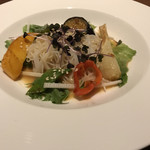 カントニーズ 燕 - 胡麻だれの冷やしビーフン　野菜サラダ和えとともに