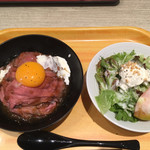 ローストビーフ星 - ローストビーフ丼 並盛790えん  サラダセット290えん  パルマンティエ60えん 全て税別