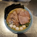 丸花 - 豚骨醤油+うずら+肉増し+海苔+ほうれんそう①