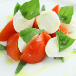 Italian Dining NATURA - フルーツトマトと水牛モッツァレラのカプレーゼ