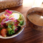 カルネジーオ ウエスト - みそ汁・サラダ