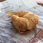 BURGER KING - スモーキーチーズベーコンエッグクロワッサン 2019.07