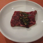 鮨 そえ島 - 鯨の尾の身　牛肉のよう、でも、牛脂のような臭みがなく美味しいです。