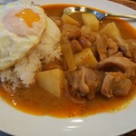 バーンラック - マッサマンカレーセット 800円、カレーを小皿から移し、ご飯にかけてみました