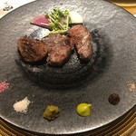 kurogewagyuusemmontensute-kimonsuta- - 黒毛和牛のステーキ3種