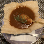 オリーブ - 下にはご飯が隠れてます。
パリパリ割って
プチカレーライス美味しい♪