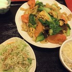 永利 - トマト、玉子と野菜の焼き刀削麺
