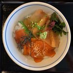 Kagurayasengyonakaoroshichokuei - 本日のきまぐれランチ（サーモンとメカジキの漬け丼） ¥800