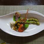 かたつむり - 前菜：手長海老、天然うなぎ胃袋、かぼちゃ、ドジョウとフナ、発酵したお米、モズクガニ、イノシシ燻製、焼き枝豆