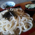 タキタロウ館 - ざるうどん500円