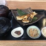 炭火焼定食 すみか亭 - サーモンハラス定食