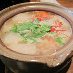 Asoshoukai - 一人用の土鍋に、白味噌味のだご汁がたっぷり入ってます。大根などの根野菜がたくさん入ってますが、主役はやっぱり『だご』。