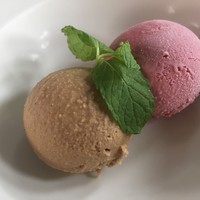 RESTAURANT DAZZLE - コーヒーのジェラートと木苺のソルベ