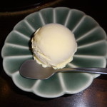 しゃぶ禅 - 　デザートのバニラアイスクリームです。