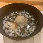 割烹 一楓 - お椀：鰯のつみれ、のどくろ 鰯のつみれが柔らかくて、口の中でほどけます。のどくろとは贅沢なお椀。 葱がたっぷり。