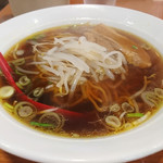 中華料理 満縁 - 醤油ラーメン 寄り