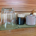 天ぷら処 こさか - 卓上には塩が常備されています（２０１２年１月）