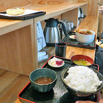天ぷら処 こさか - カウンターでは，天ぷらを揚がった順に配膳していただけます（２０１２年１月）