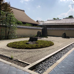 手打ち蕎麦 かね井 - この辺りは騒々しい観光客もおらず、静寂の中、ただ蝉の声だけが響いていました( ˘ω˘ )