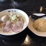 武者麺 - 豚骨魚介ラーメンチャーシュー増し
            味玉トッピング、半チャーハンセット。