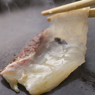 When you come to Hatahata, please try our original Seafood sashimi grilled shabu!