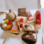サクライ 洋菓子店 - たくさんのケーキ♡
            綺麗な断面が撮れなかった(//∇//)