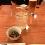 Meigetsu Antanakaya - 生ビールにレモンハイ  こちらのレモンハイはレモンの酸味が素晴らしく美味しいので、この後はレモンハイで押しまくりました♬
