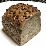 ドイツパンとワインの店 リープリング - ひまわりのパン(1/2 320円)