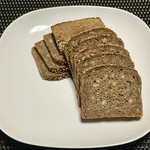 ドイツパンとワインの店 リープリング - ライ麦パン(400円)