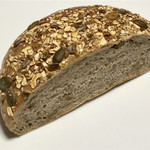 ドイツパンとワインの店 リープリング - くるみのパン(1/2 200円)