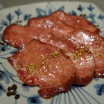 銀座焼肉 Salon de AgingBeef - 極上黒タン塩と熟成極上タン塩の食べ比べ