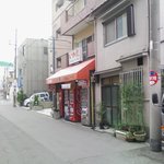 つちはしフーズ - 開明高校正面玄関から徒歩0.5分。入り口は自販機の間です
