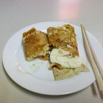 つちはしフーズ - 野菜入りの一例。目の前で焼いてボリューム満点。