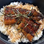 なまずや 北方分店 - ひつまぶしの鰻は2分の1匹くらいでしょうか。